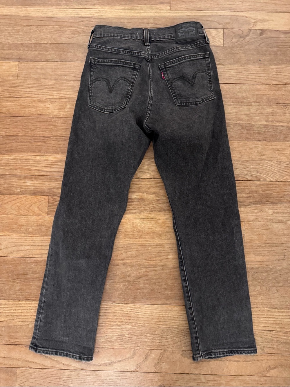 Levi's Women's Black/Charcoal Wedgie Straight Jeans - Size 26
b65 - Picture 6 of 6